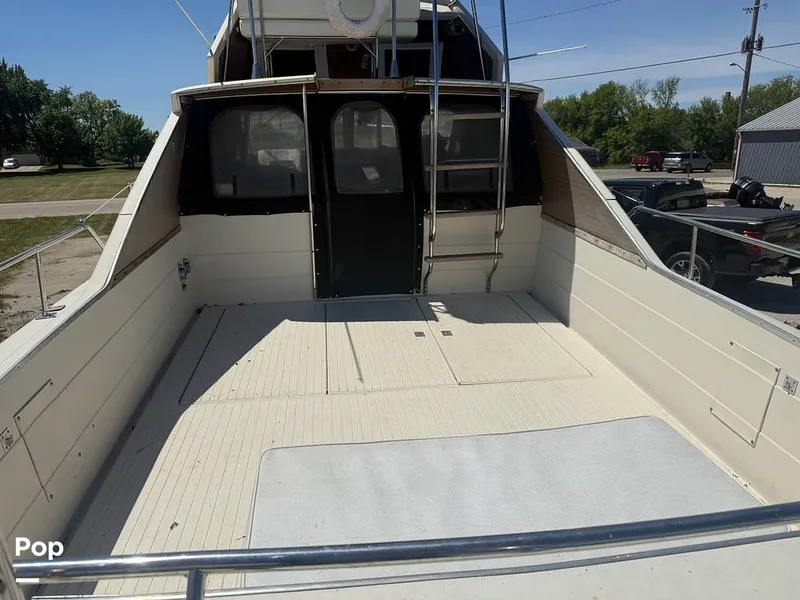 Slide: The Image of Chris-Craft Commander 31 Sports Express Flybridge 1970 - 16462574