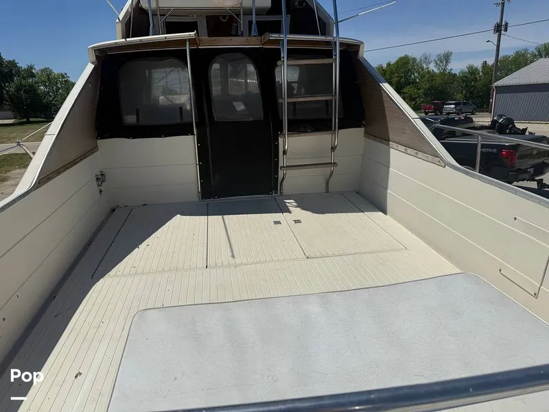Slide: The Image of Chris-Craft Commander 31 Sports Express Flybridge 1970 - 16462575