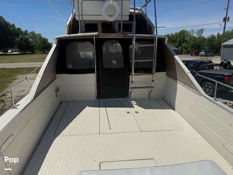 Slide: The Image of Chris-Craft Commander 31 Sports Express Flybridge 1970 - 16462576