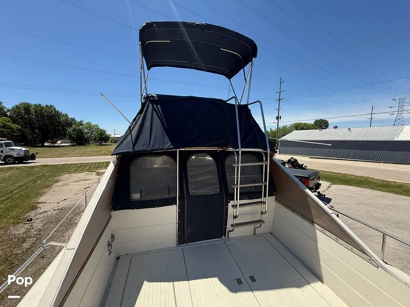 Slide: The Image of Chris-Craft Commander 31 Sports Express Flybridge 1970 - 16462540