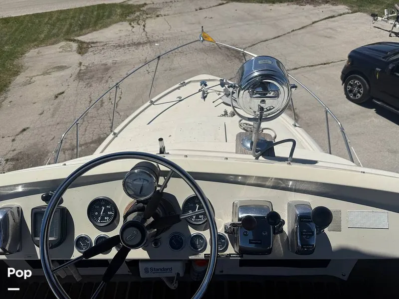 Slide: The Image of Chris-Craft Commander 31 Sports Express Flybridge 1970 - 16462593