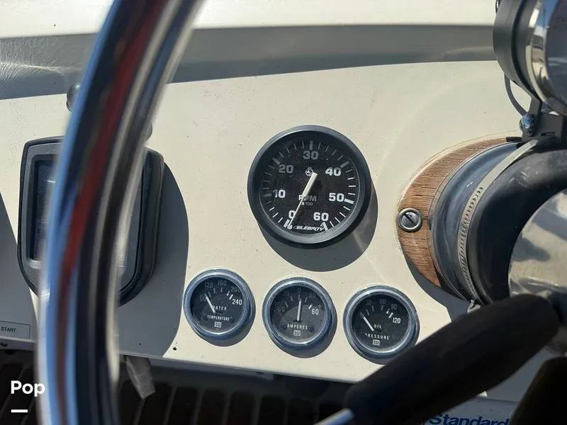 Slide: The Image of Chris-Craft Commander 31 Sports Express Flybridge 1970 - 16462600