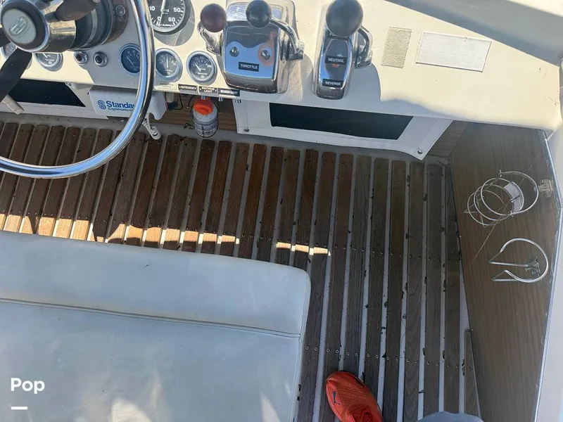 Slide: The Image of Chris-Craft Commander 31 Sports Express Flybridge 1970 - 16462606