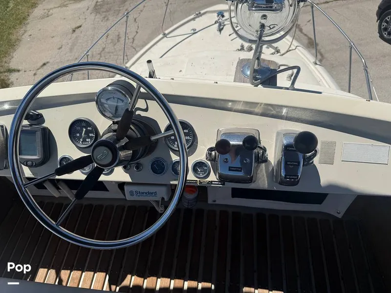 Slide: The Image of Chris-Craft Commander 31 Sports Express Flybridge 1970 - 16462607