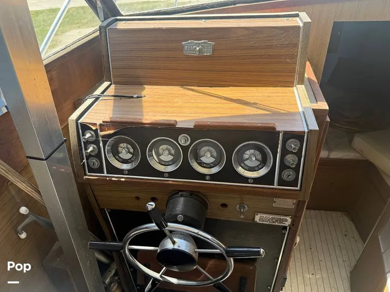 Slide: The Image of Chris-Craft Commander 31 Sports Express Flybridge 1970 - 16462615