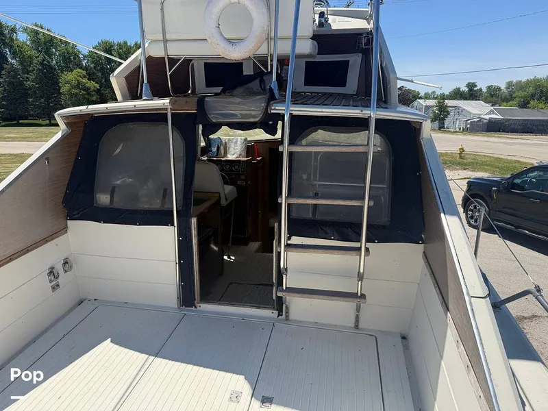 Slide: The Image of Chris-Craft Commander 31 Sports Express Flybridge 1970 - 16462642