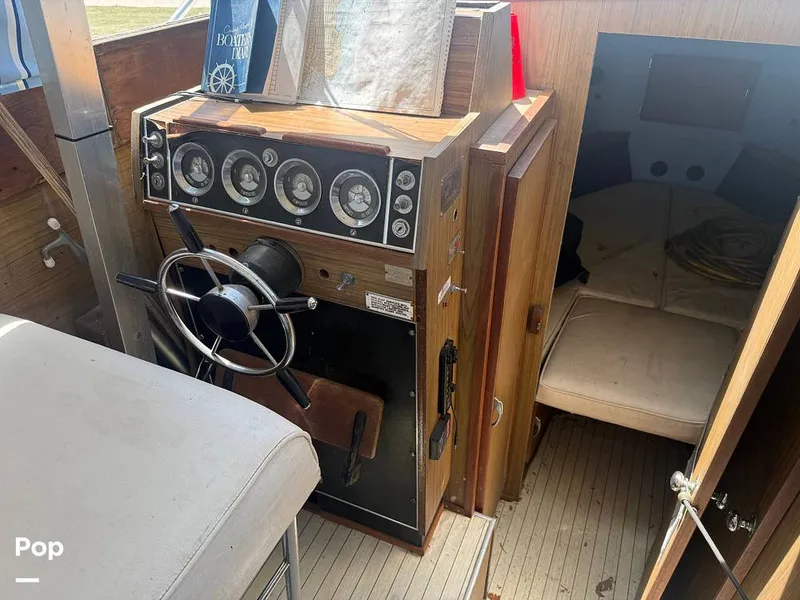 Slide: The Image of Chris-Craft Commander 31 Sports Express Flybridge 1970 - 16462631