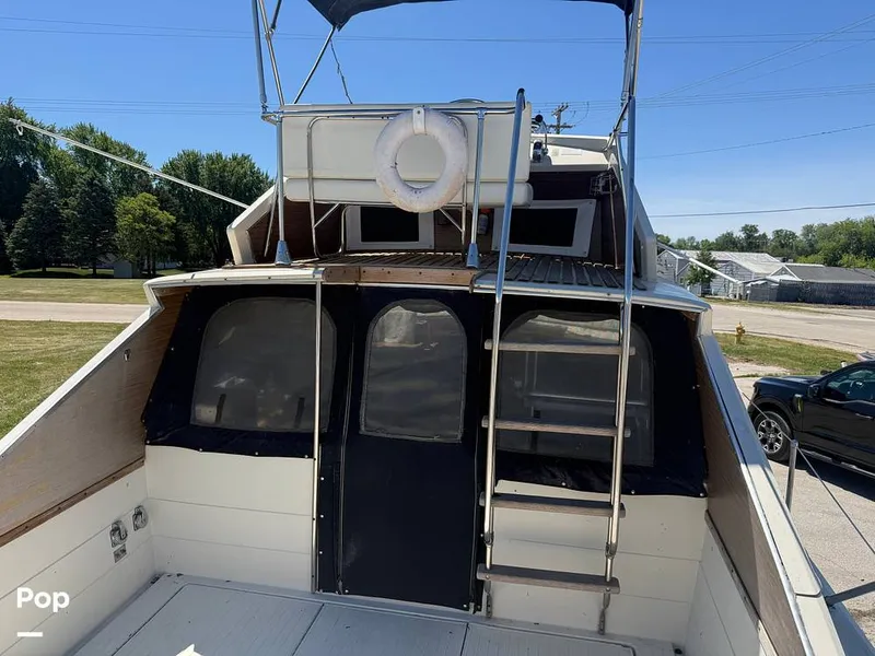 Slide: The Image of Chris-Craft Commander 31 Sports Express Flybridge 1970 - 16462643