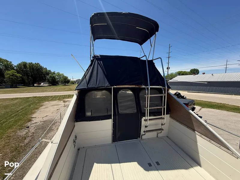 Slide: The Image of Chris-Craft Commander 31 Sports Express Flybridge 1970 - 16462644