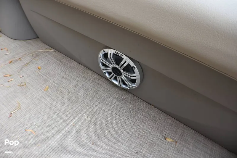 Slide: The Image of Sun Tracker Party Barge 20 DLX 2023 - 16319754