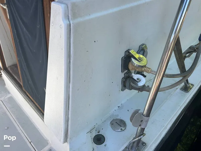 Slide: The Image of Bayliner Motoryacht 3870 1987 - 16322624