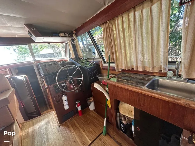 Slide: The Image of Bayliner Motoryacht 3870 1987 - 16322636