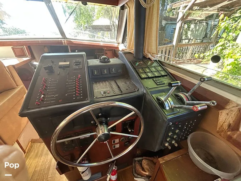 Slide: The Image of Bayliner Motoryacht 3870 1987 - 16322639