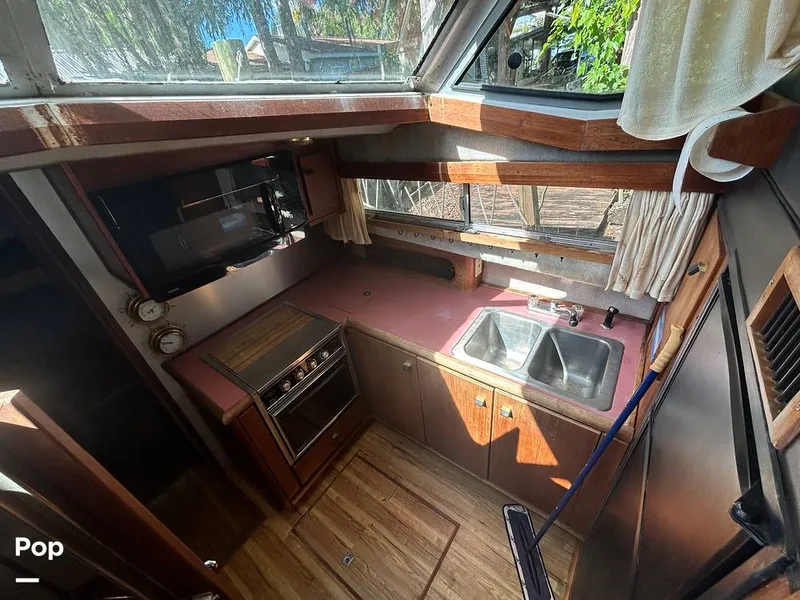 Slide: The Image of Bayliner Motoryacht 3870 1987 - 16322643