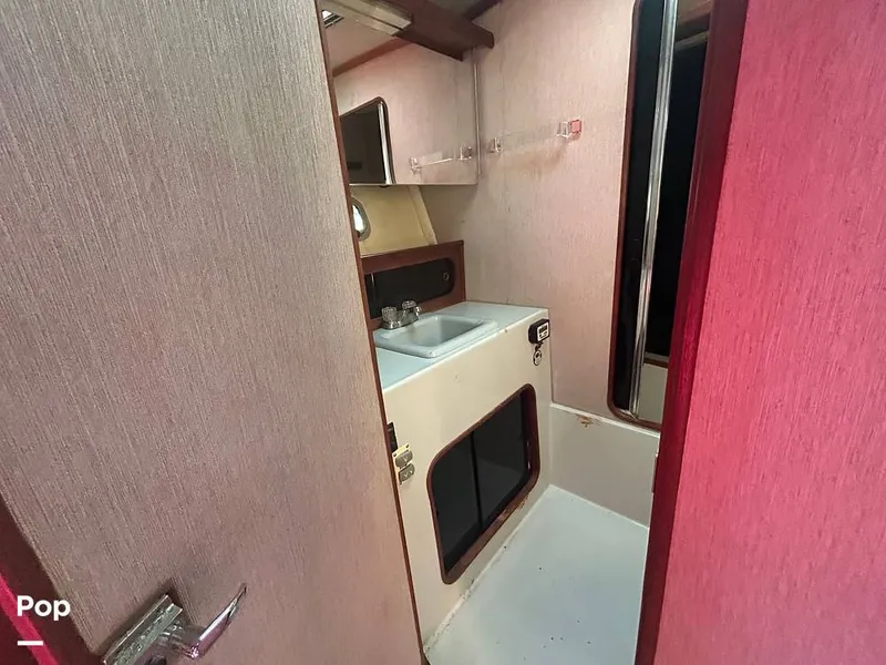 Slide: The Image of Bayliner Motoryacht 3870 1987 - 16322648