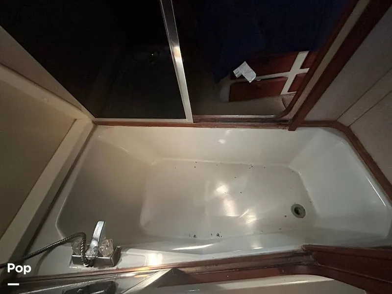 Slide: The Image of Bayliner Motoryacht 3870 1987 - 16322656