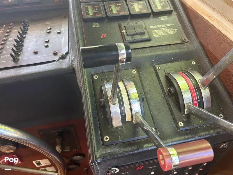 Slide: The Image of Bayliner Motoryacht 3870 1987 - 16322674