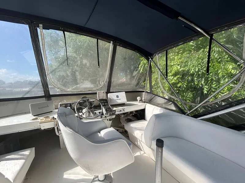 Slide: The Image of Bayliner Motoryacht 3870 1987 - 16322679