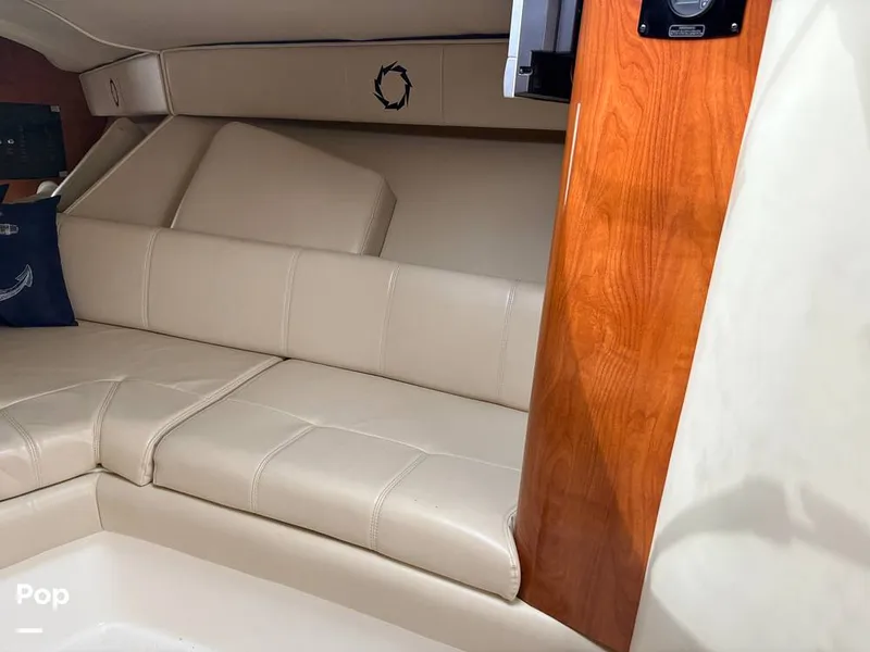 Slide: The Image of V Berth - 16352385