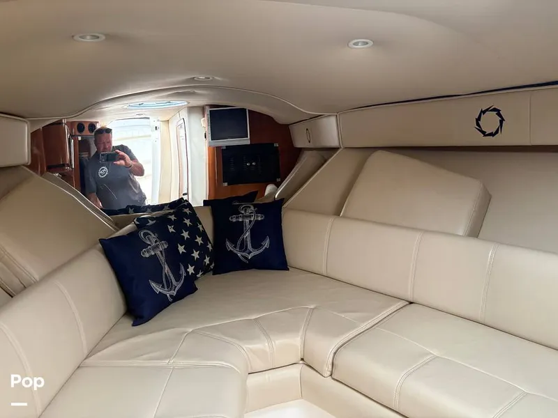 Slide: The Image of V Berth - 16352386