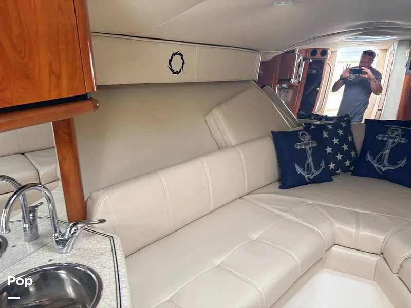 Slide: The Image of V Berth - 16352387