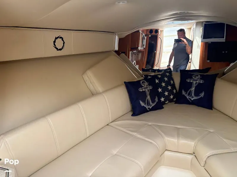 Slide: The Image of V Berth - 16352390