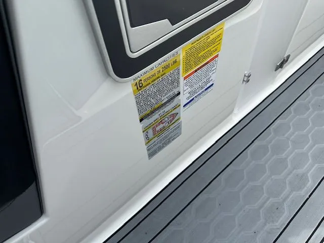 Slide: The Image of Mastercraft XT23 2024 - 10