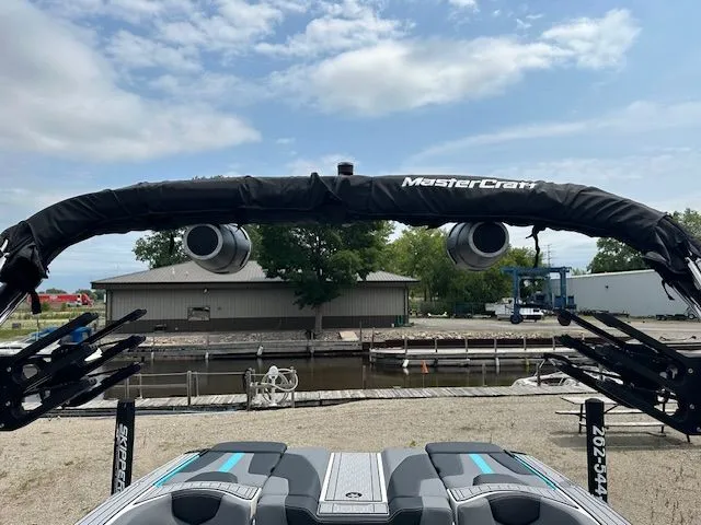 Slide: The Image of Mastercraft XT23 2024 - 11