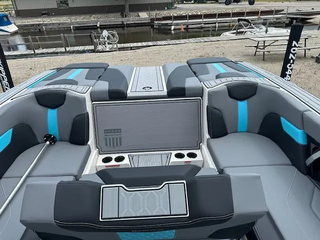 Slide: The Image of Mastercraft XT23 2024 - 12