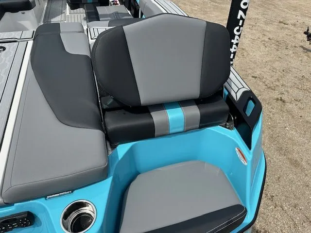 Slide: The Image of Mastercraft XT23 2024 - 13