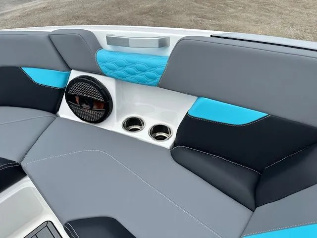 Slide: The Image of Mastercraft XT23 2024 - 4