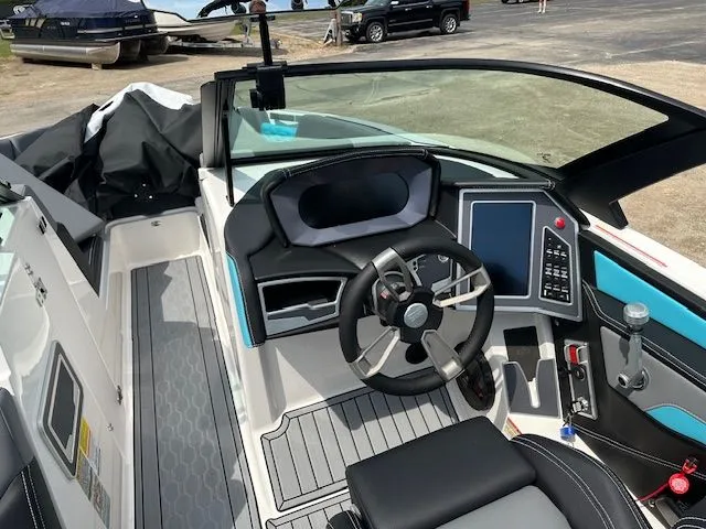 Slide: The Image of Mastercraft XT23 2024 - 8