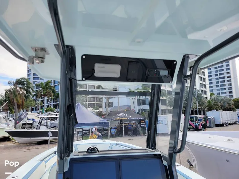 Slide: The Image of VHF, Wireless Charger, Fusion Stereo - 16310418