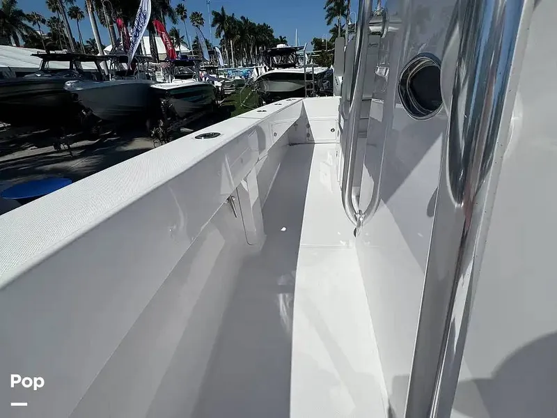 Slide: The Image of Bahama 35 CC 2027 - 16303486