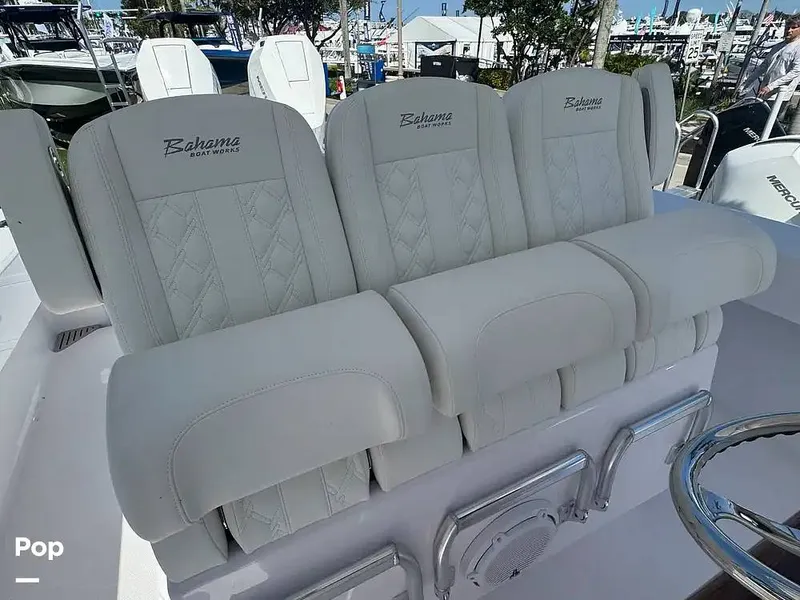 Slide: The Image of Bahama 35 CC 2027 - 16303384