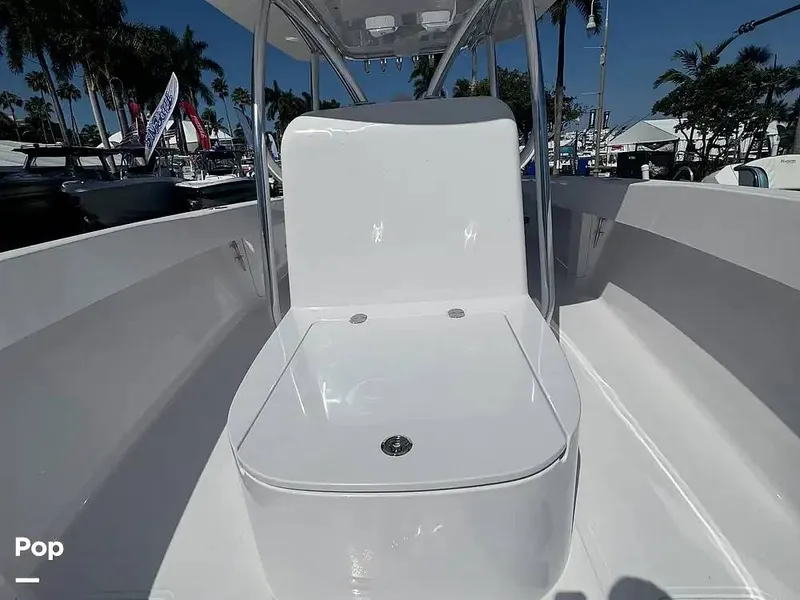 Slide: The Image of Bahama 35 CC 2027 - 16303395