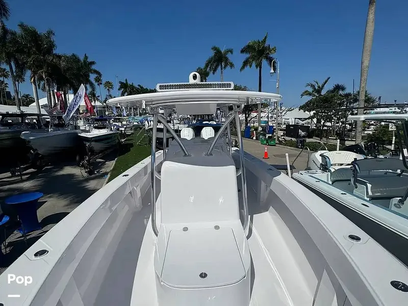 Slide: The Image of Bahama 35 CC 2027 - 16303397