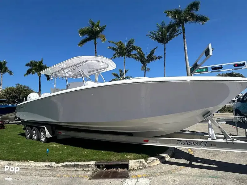 Slide: The Image of Bahama 35 CC 2027 - 16303345