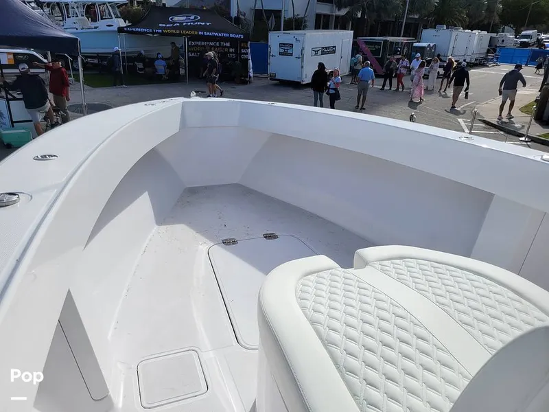 Slide: The Image of Bahama 35 CC 2027 - 16337170