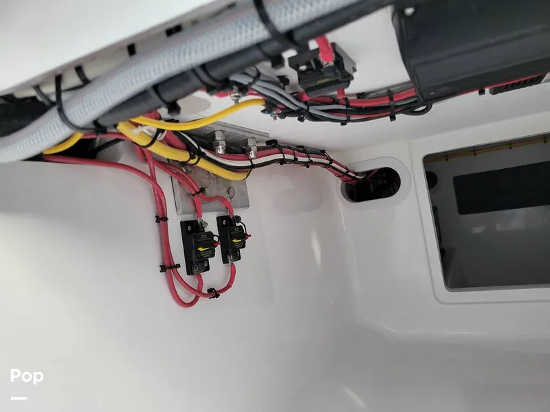 Slide: The Image of Bahama 35 CC 2027 - 16337182