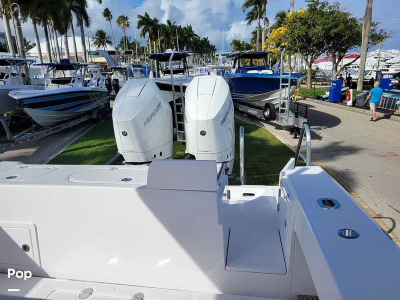 Slide: The Image of Bahama 35 CC 2027 - 16337185