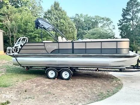 Slide: The Image of Bentley Pontoons 240 Swingback 2024 - 16528913