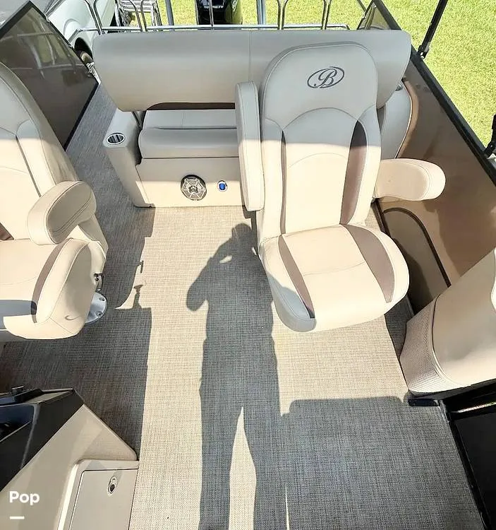 Slide: The Image of Bentley Pontoons 240 Swingback 2024 - 16529102