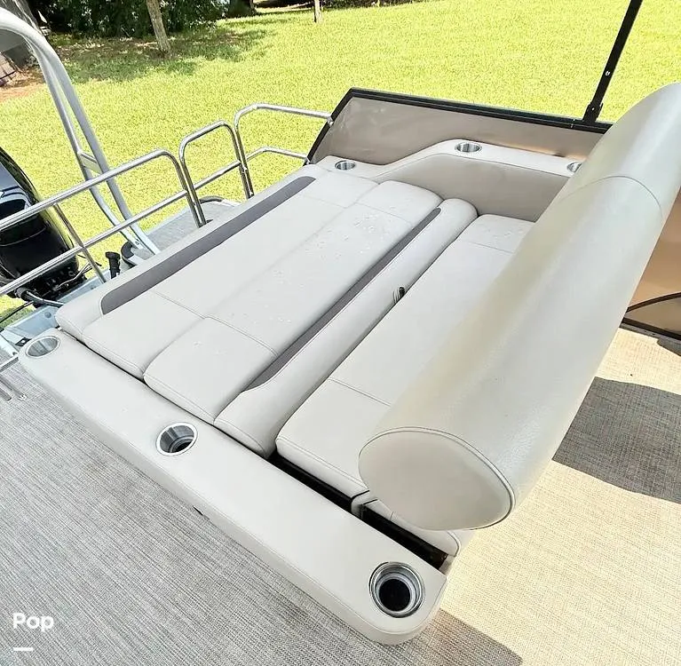 Slide: The Image of Bentley Pontoons 240 Swingback 2024 - 16529112