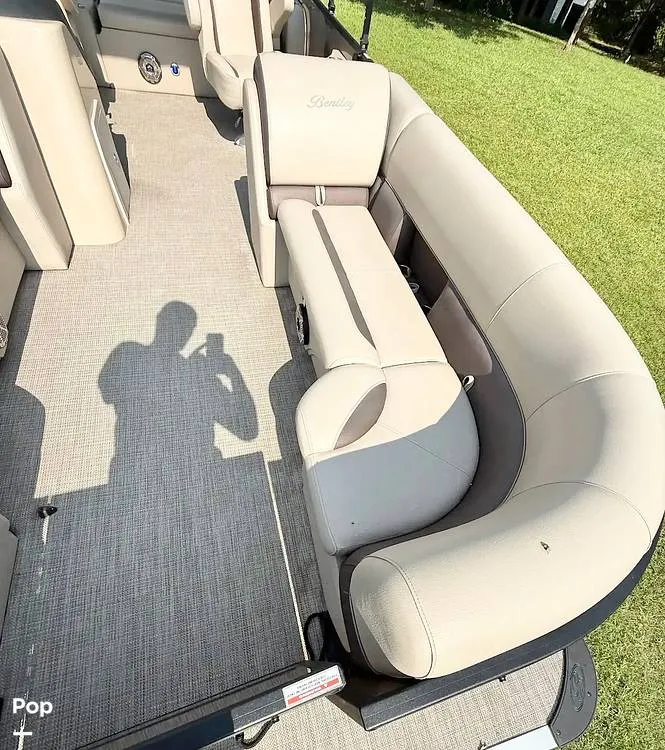 Slide: The Image of Bentley Pontoons 240 Swingback 2024 - 16529101