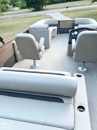 Slide: The Image of Bentley Pontoons 240 Swingback 2024 - 16528916