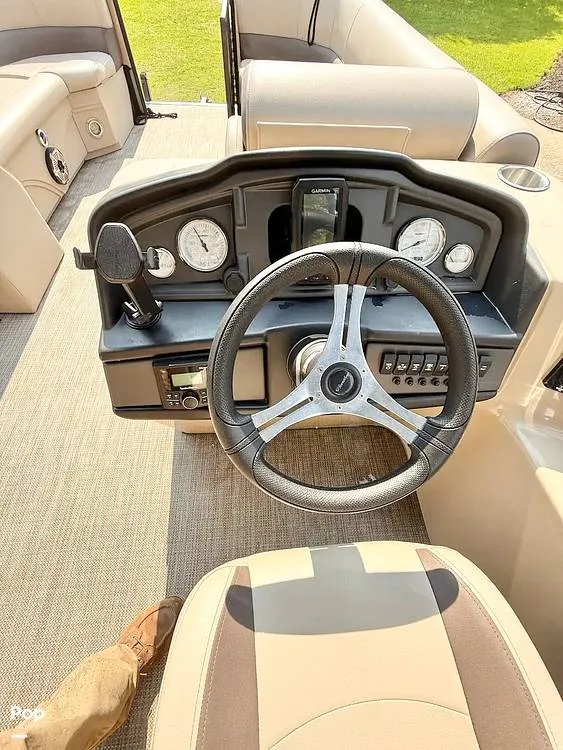 Slide: The Image of Bentley Pontoons 240 Swingback 2024 - 16529104