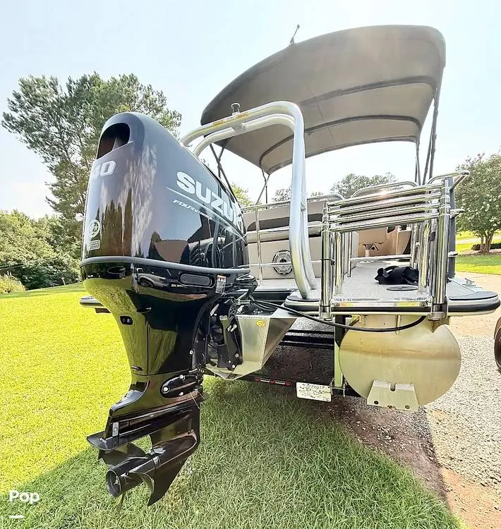 Slide: The Image of Bentley Pontoons 240 Swingback 2024 - 16529110