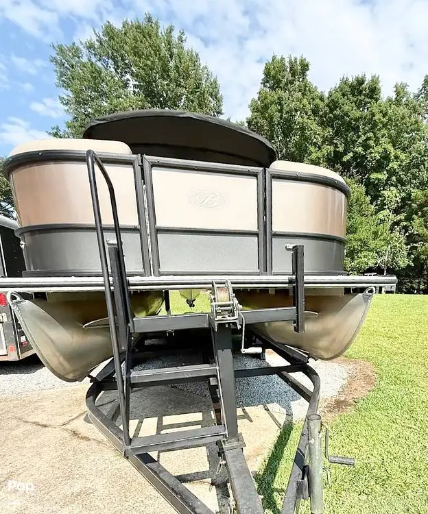 Slide: The Image of Bentley Pontoons 240 Swingback 2024 - 16529111