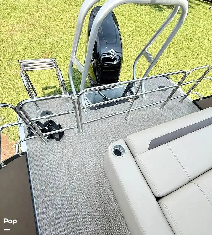 Slide: The Image of Bentley Pontoons 240 Swingback 2024 - 16529106